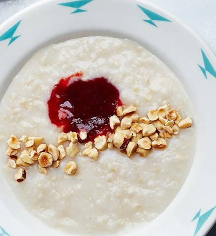 brown-rice-porridge-with-hazelnuts-and-jam.jpg